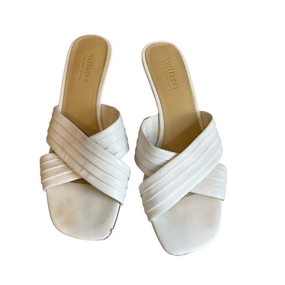 villager Shoes - Vintage Liz Claiborne Villager white leather kitten heel padded Sandals 7.5